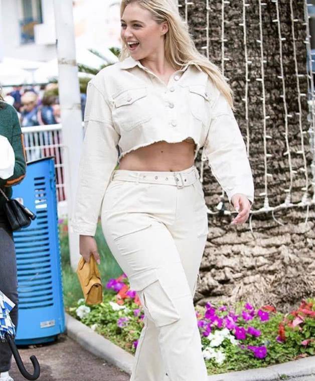 175厘米的大码模特,体重高达180斤,细腰翘臀的身材十分养眼_训练_健身