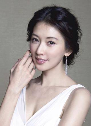 2002年,林志玲受香港唐安麒美容集团邀请拍摄电视策划.