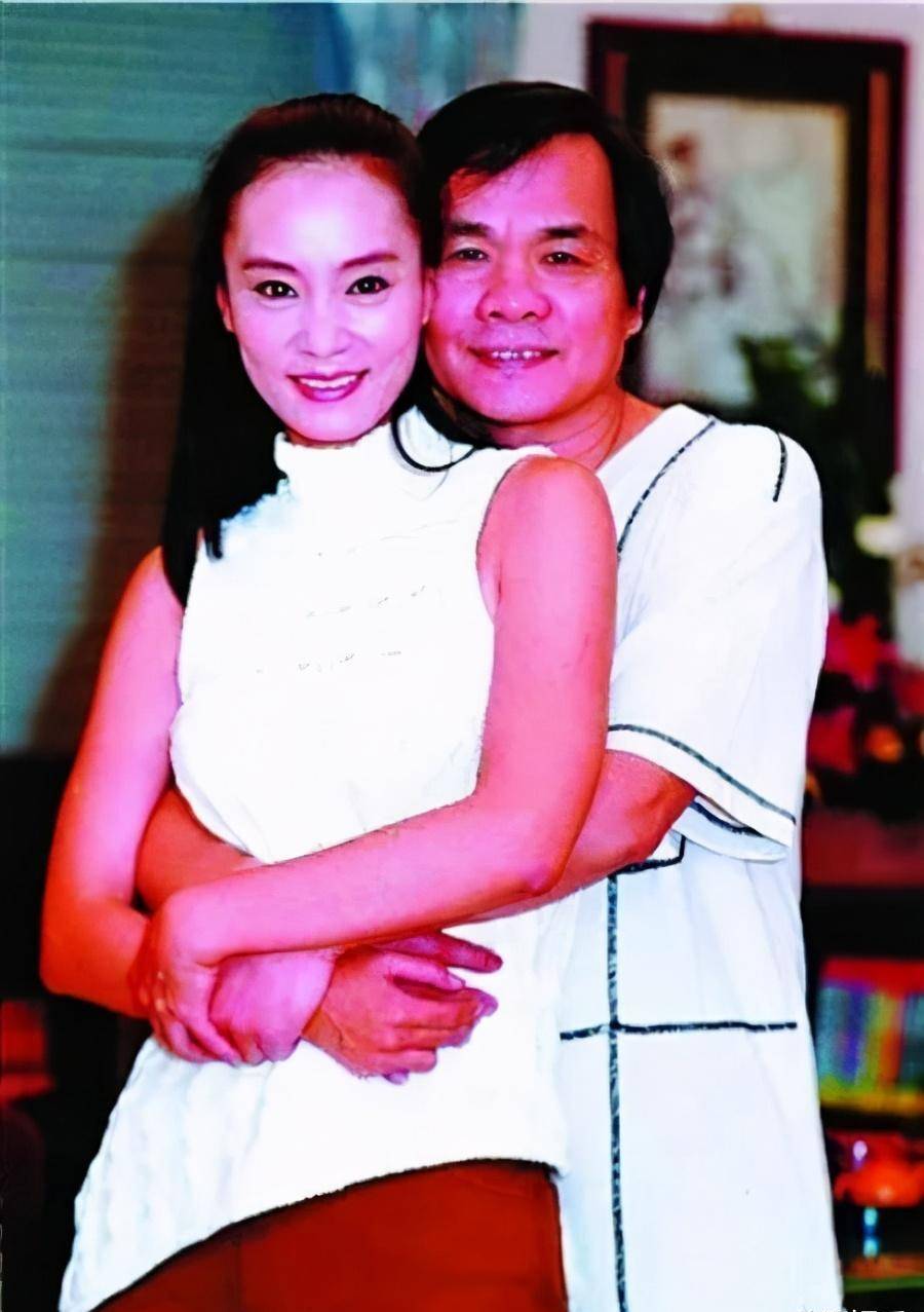 子宫的刘雪华,他意外坠楼身亡,留下妻子与狗为伴_邓育昆_刘德凯_生活