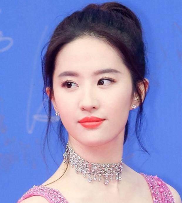 红毯ps前后对比,刘亦菲赵丽颖没差,张天爱却气质全无_照片_感觉_瑕疵