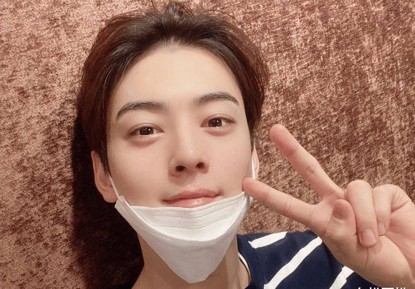 不管我们去哪里搜索车银优的名字,都会发现相关话题一定有生图和素颜