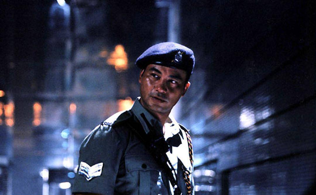 讲述了反黑组的警员肥沙的手工具丢失,ptu(警察机动部队)的警官展与