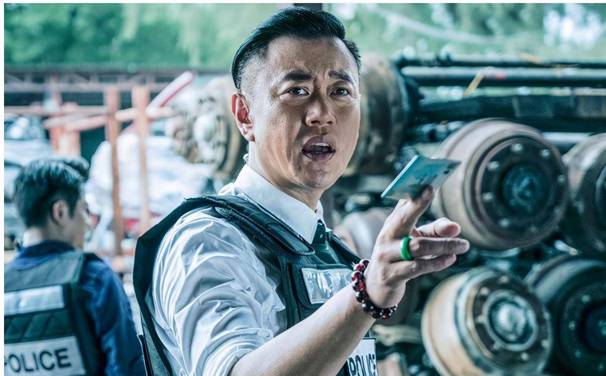 专爱跑龙套的50亿冯嘉怡:拍戏只为过瘾,片酬还不够他车油钱_表演_父母