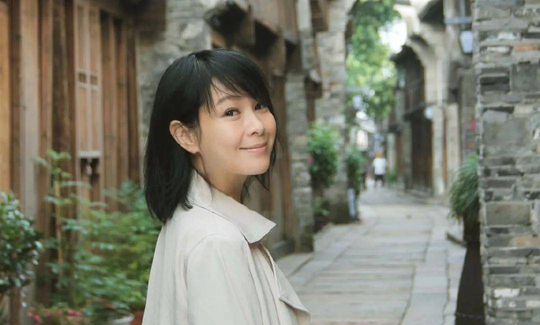 说自己嫁不出去的刘若英,41岁闪婚,和老公分房睡十年_电影_感情_奶茶