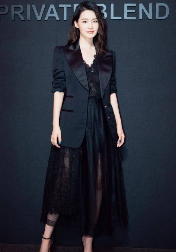 李沁不愧是"西装控",西装裙绑个腰带,美得不要不要的_气质_传统_特种
