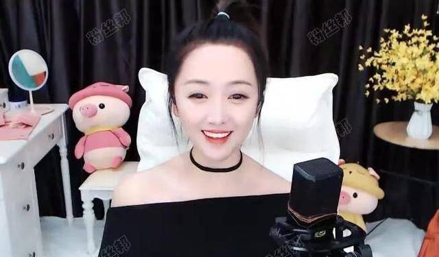 她是舞帝于利的媒人,主播程冯冯加入华炬首秀,任平生豪刷百万_进行