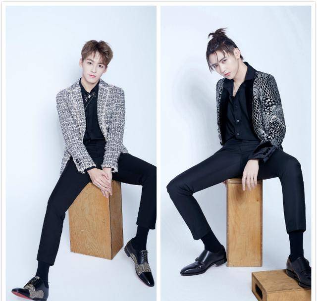 r1se黑色套装亮相微博之夜,焉栩嘉发型吸睛,他俩看起来像双胞胎_西装