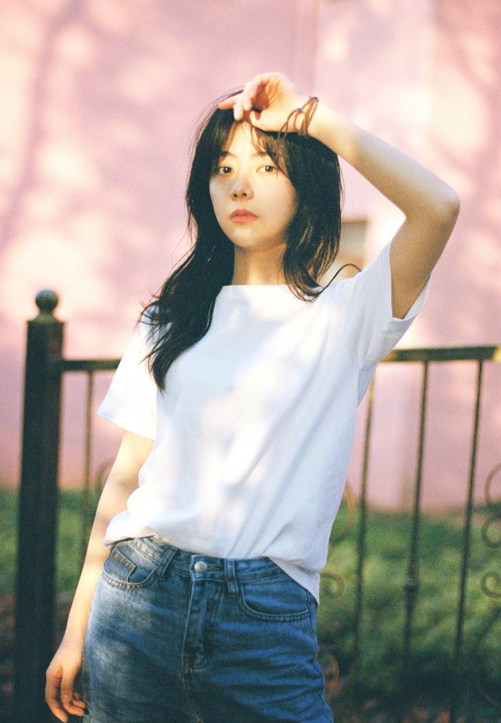 谭松韵经纪人为手滑点赞道歉,宋茜粉丝置之不理,谭松韵粉丝要求辞职