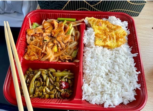 网友火车一顿饭,吃回千禧年,是哪个细节掉了链子_列车_旅客_餐车