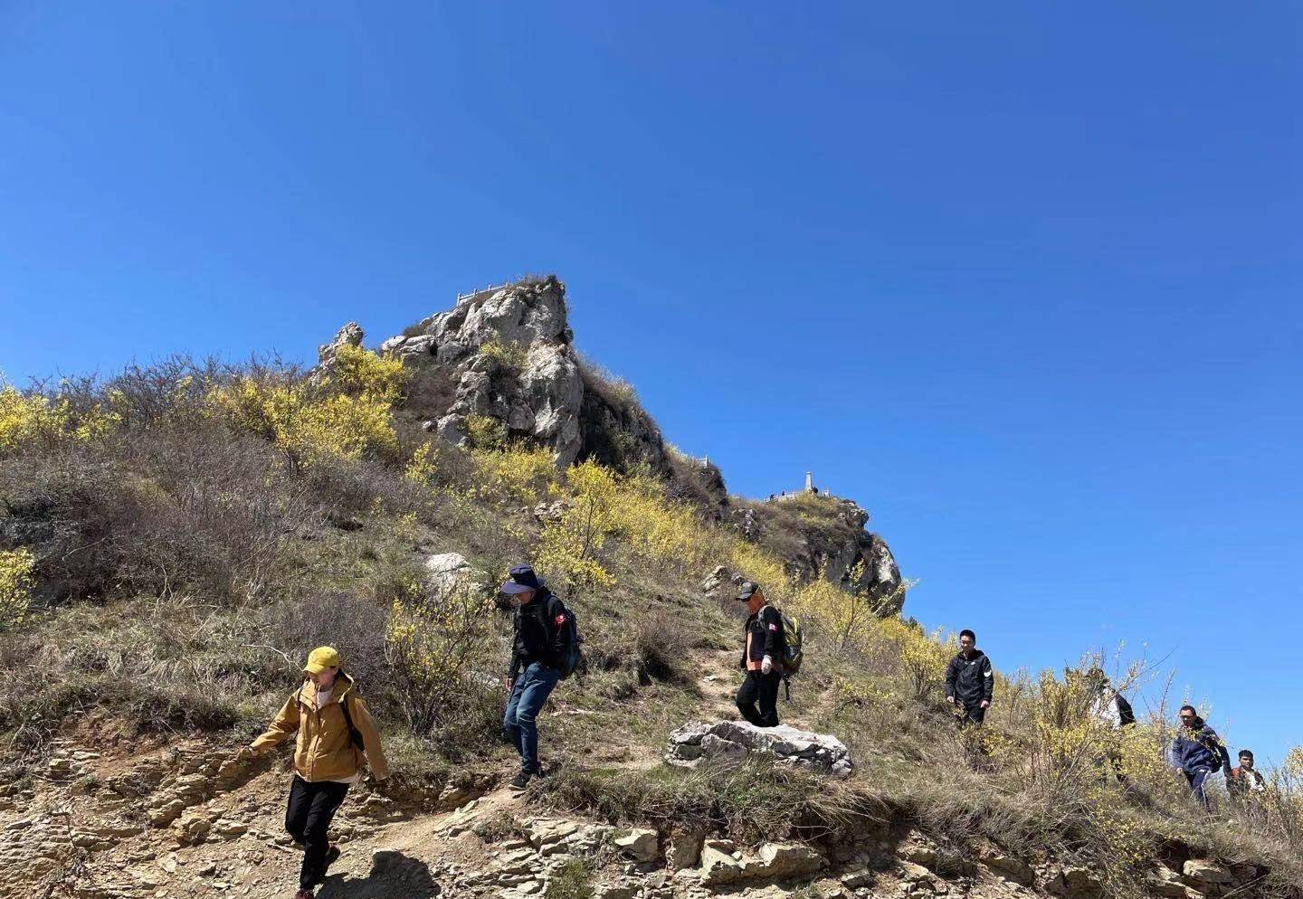 郑州驴友团自驾花壶公路,徒步太行之巅小西天游览千年古寺金灯寺_前往