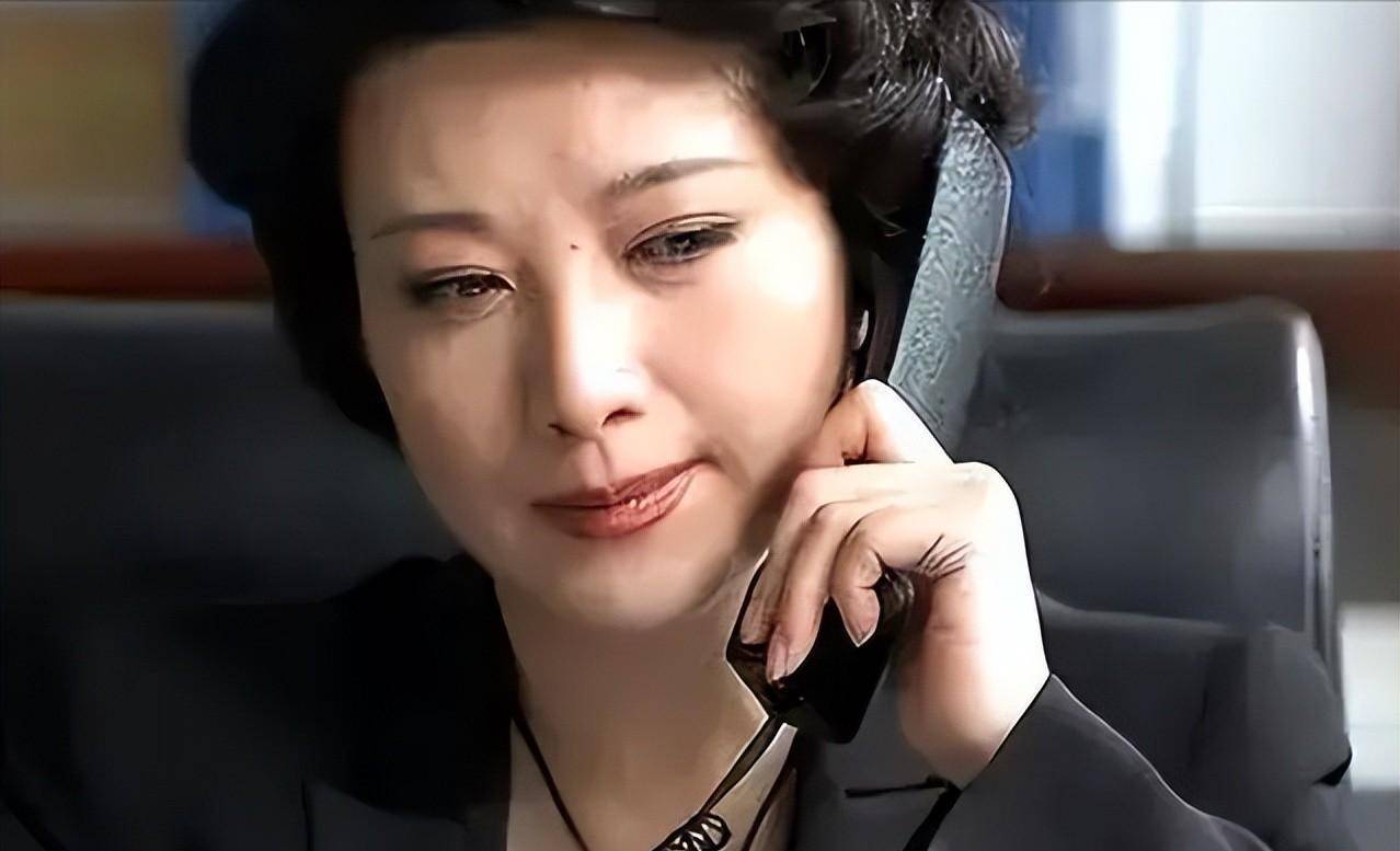 演员王静:低调演戏36年,一人撑起母亲晚年,59岁婚姻成谜!