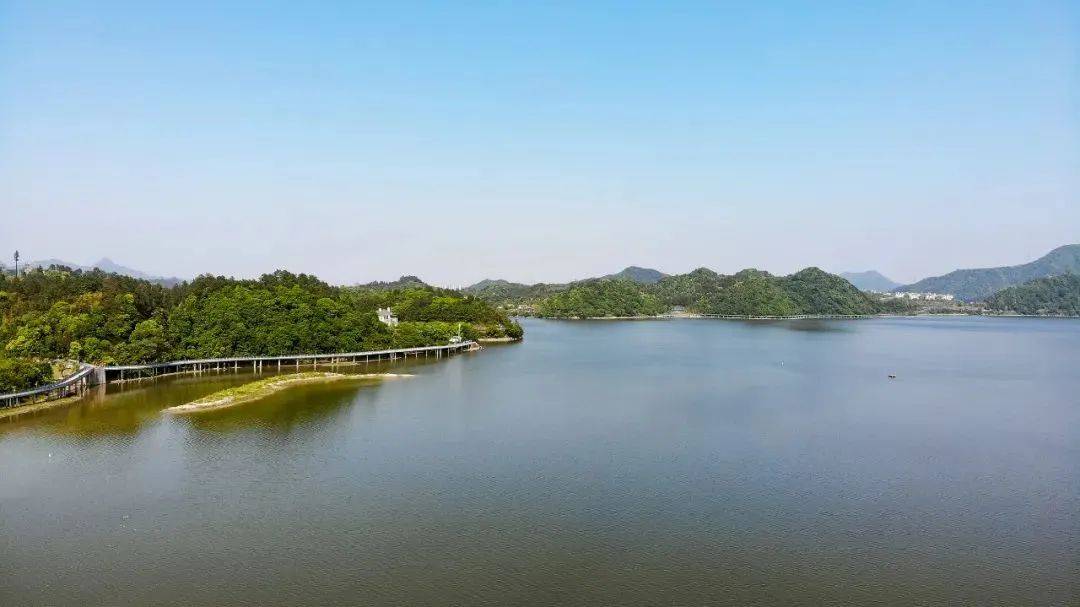 臨安青山湖公園實景圖另外,濱湖新城板塊的臨安城市客廳首發區塊建設