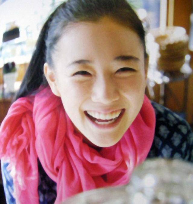 宽鼻大嘴一脸痣,却有着无比治愈的笑容——苍井优不是姐姐_小优_芭蕾