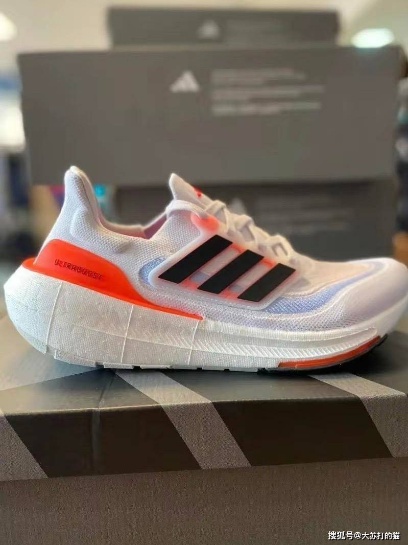 最新ub light超厚boost!满满踩屎感!_阿迪_adidas_系列