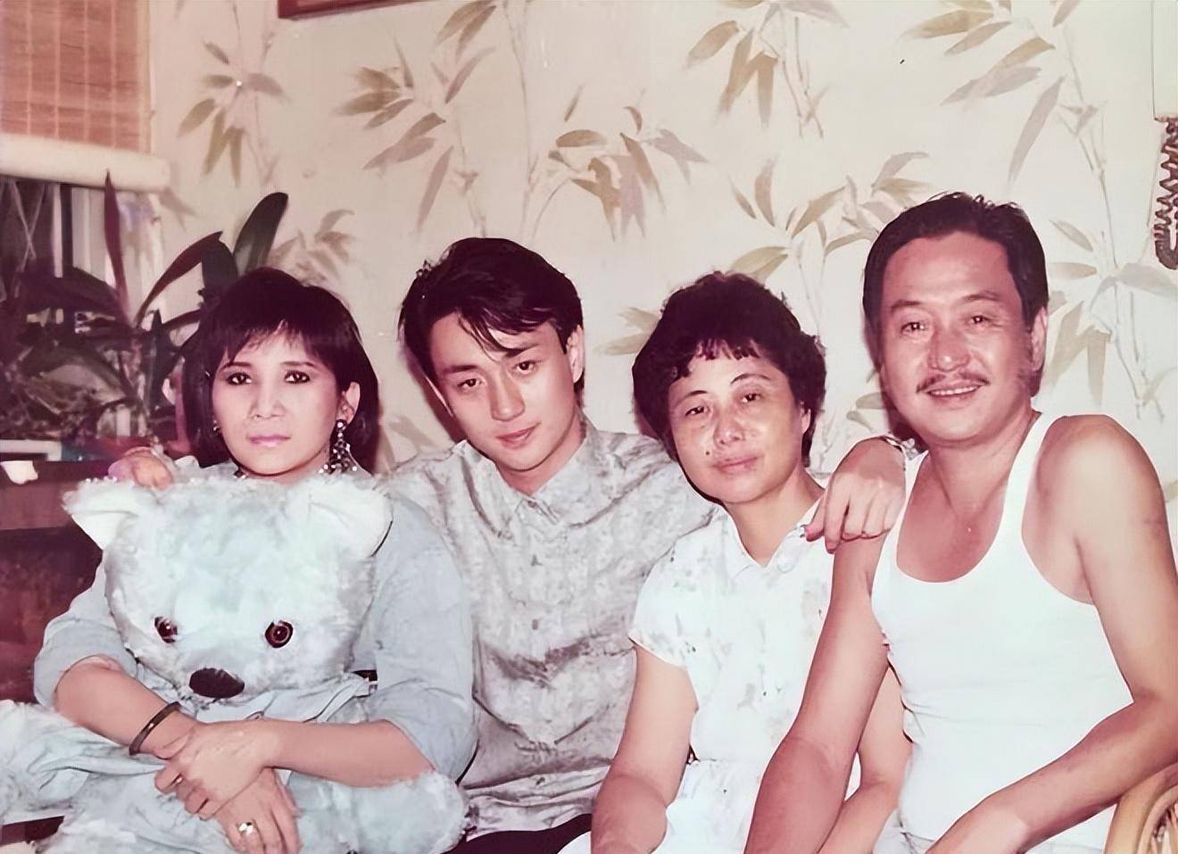 他俊逸贵气,演反派惹人爱,事业翻车娶环球小姐,老了仍听太太话_吴岱融