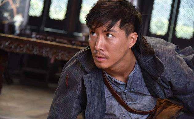 2002年出道,参演与洪金宝合作的电视剧《特警飞龙》.