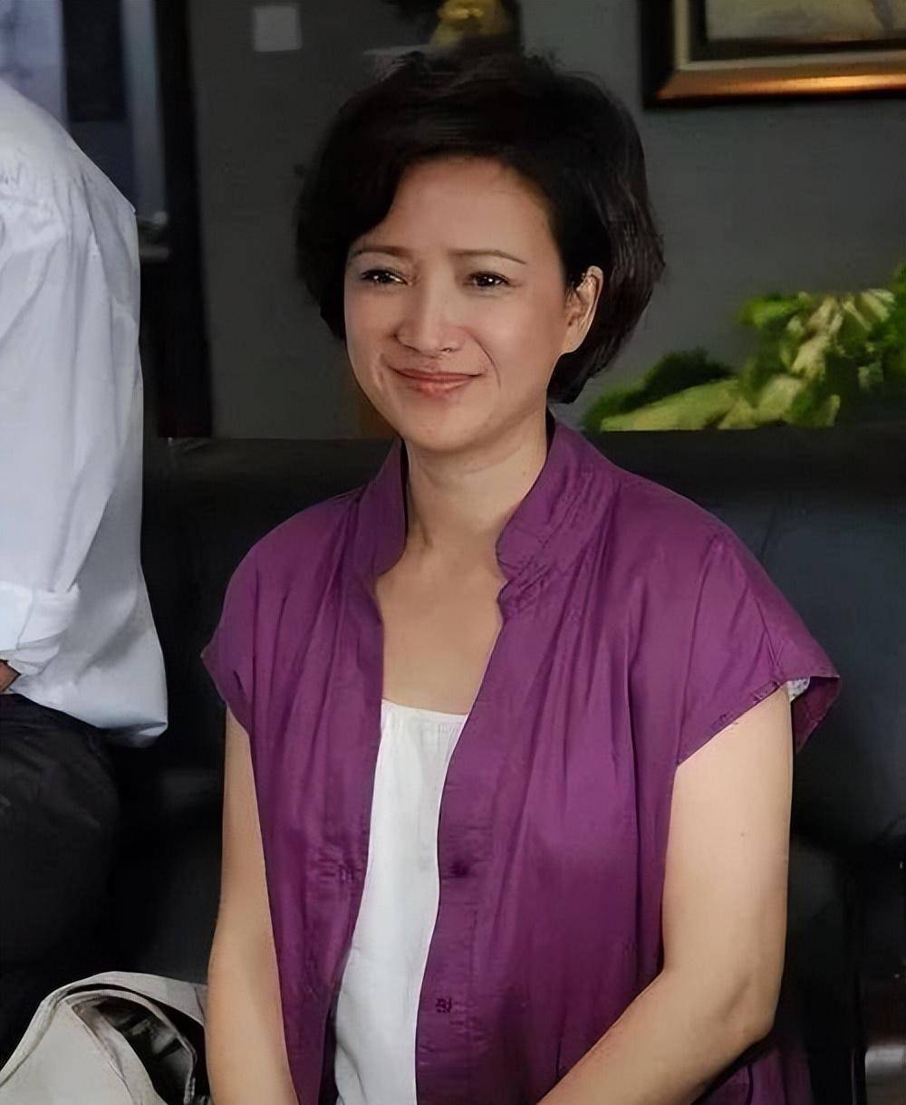 婚后,他们幸福地生活在一起,廖京生也非常疼爱自己的妻子,一年到头都