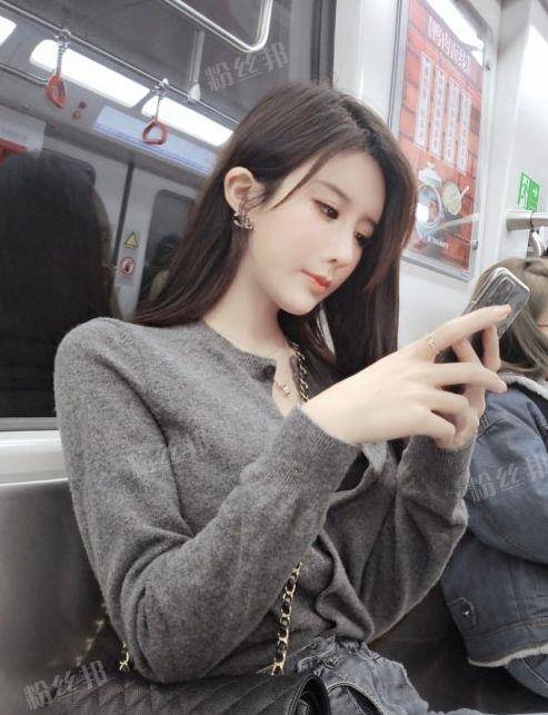 斗鱼"零缺点"主播秀秀呢,思凯斥资千万力捧,如今已是百万主播_身材