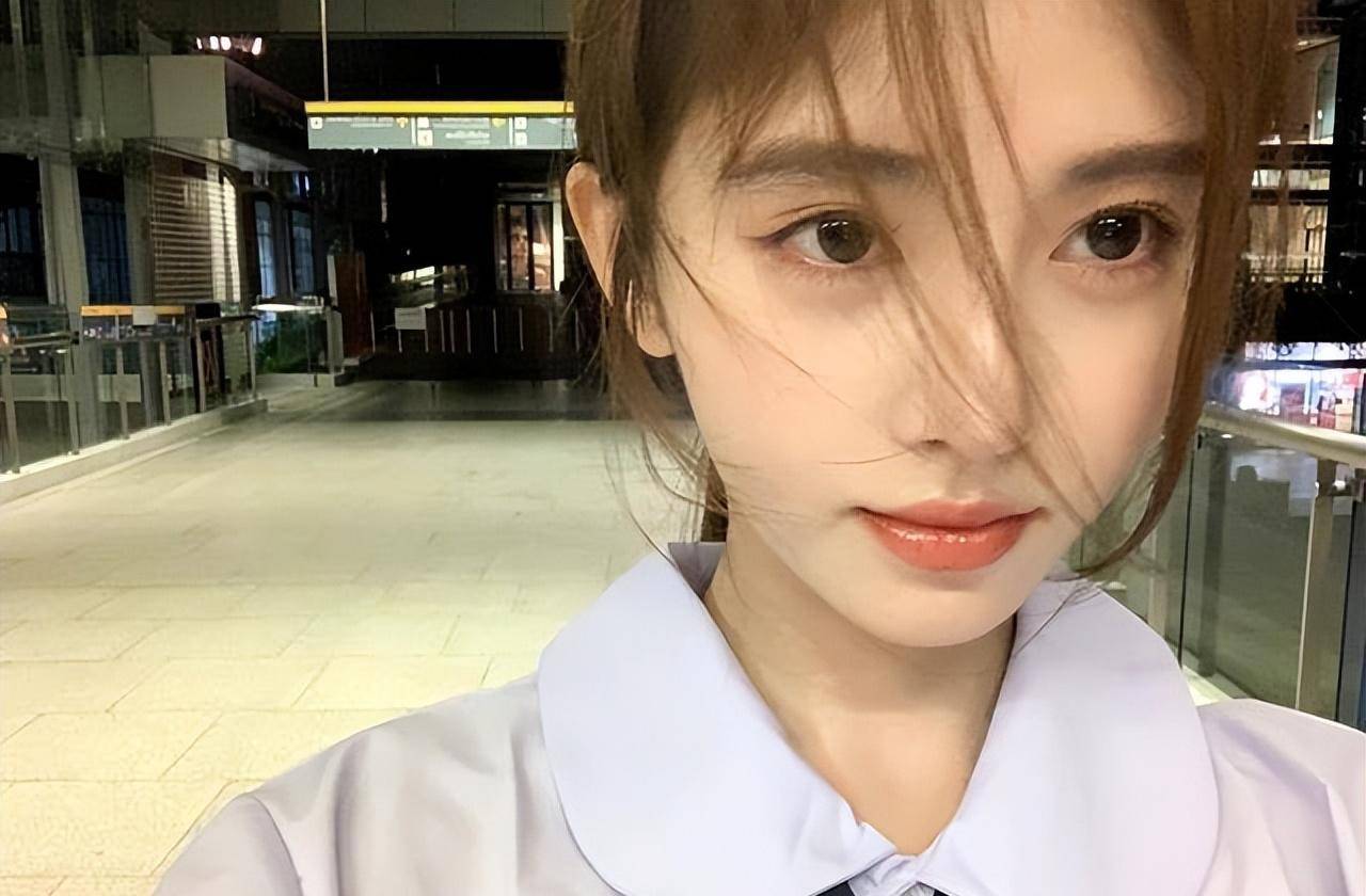鞠婧祎穿"泰式制服"像极了小水!模仿造型堪比原造型!