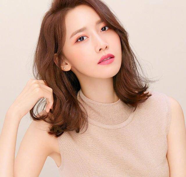 任何衣品上都变的事半功倍,呈现出来的效果比人形模特还要惊艳几分,一