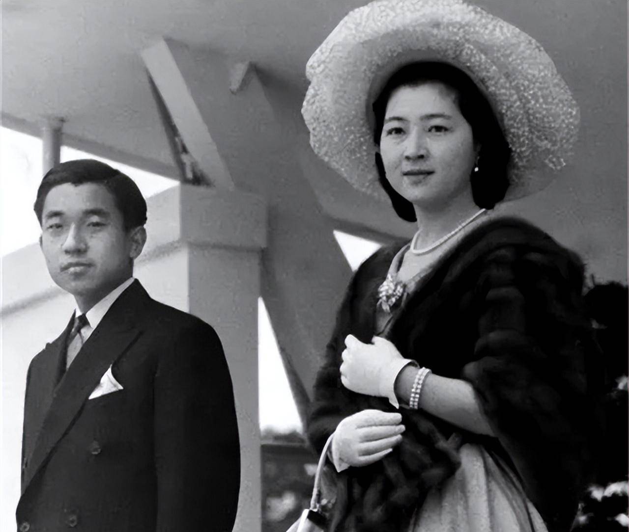 结婚几十年后,日本美智子皇后说:我和天皇没有爱情,拒绝合葬_明仁