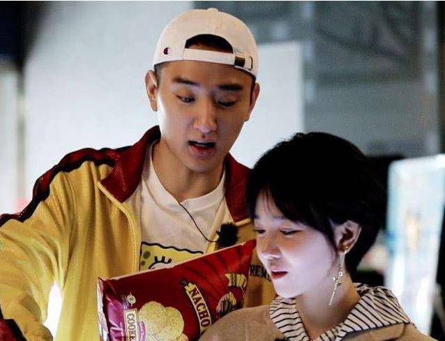 于小彤称拍完"贾宝玉"后,迫不得已转行卖酒,因为长得高没戏拍_杨洋