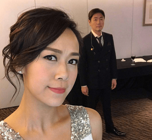 事实上,黄心颖去过李思捷家后,又被拍到黄心颖经常与《东坡家事》演员