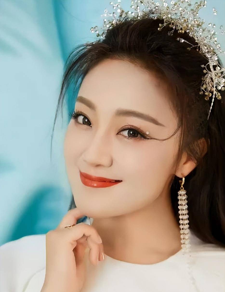 王小玮:歌手变教授,还不到四十岁就被官方认定为"