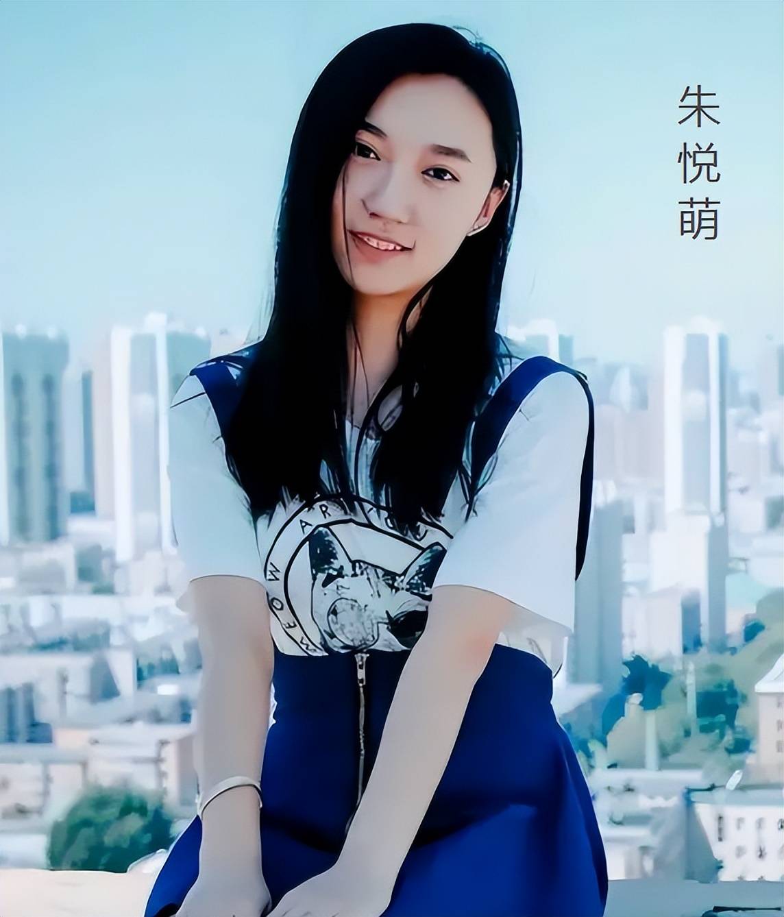 辽宁舰90后女少校有了新身份,因英语喊话走红,再次亮相又美又飒_朱悦