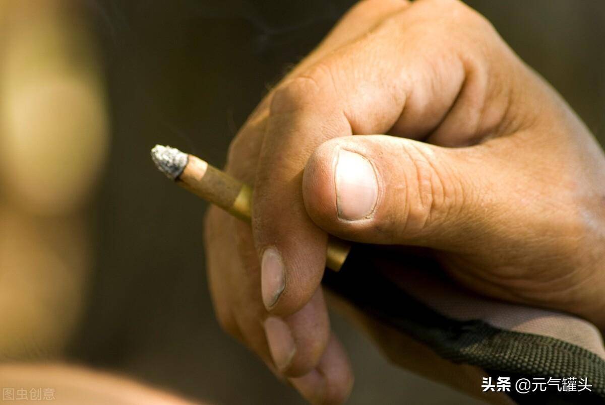 经常抽烟熏黄手指或染上难以消除的印记怎么处理?