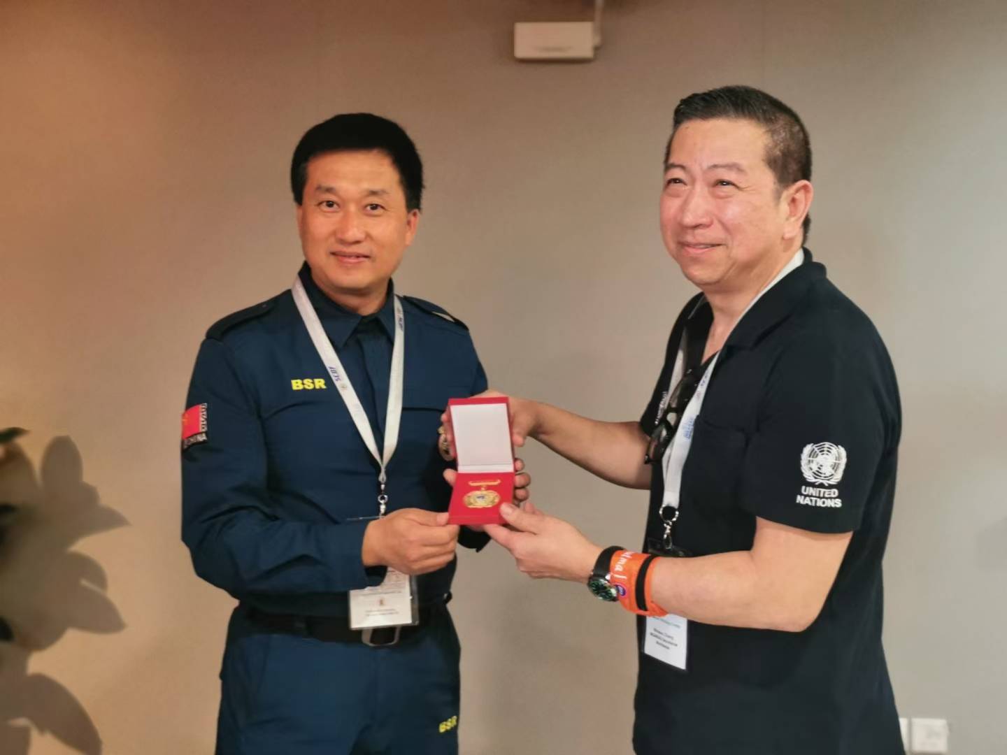 中国蓝天救援队队长张勇参加.