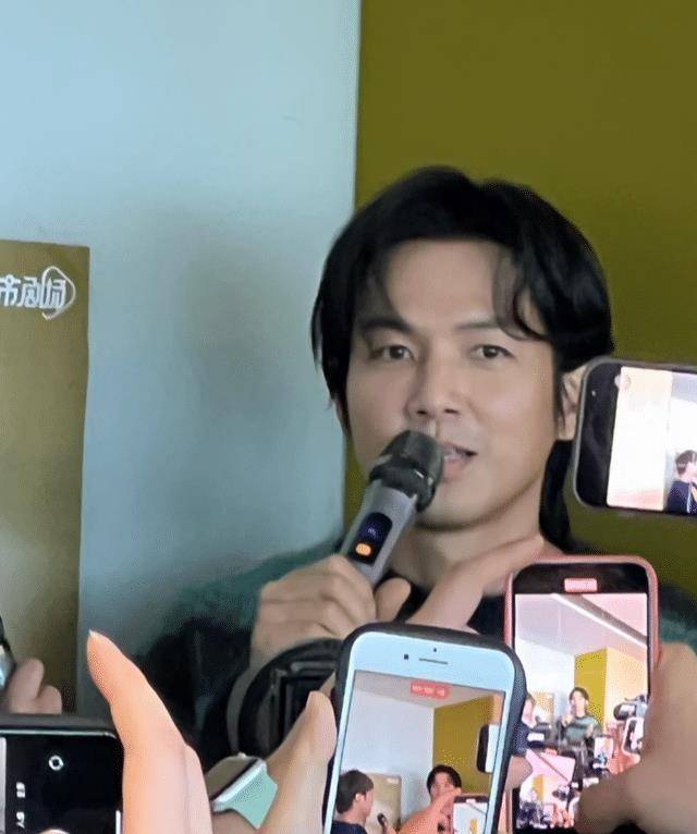 183cm的钟汉良真实状态如何?看到生图,网友:令人感慨_后浪_演技_皮肤