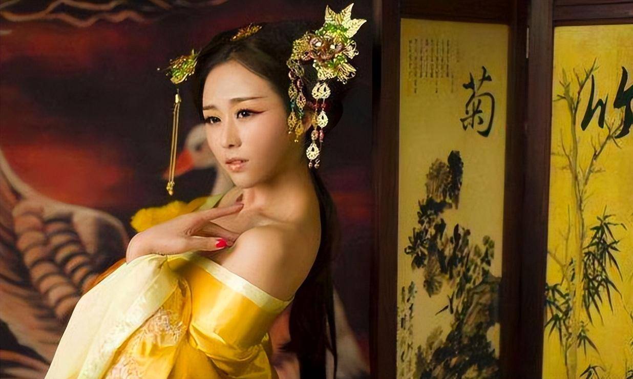 宋太宗当众强幸小周后,男子李煜写下千古名句_赵光义_周娥皇_帝王