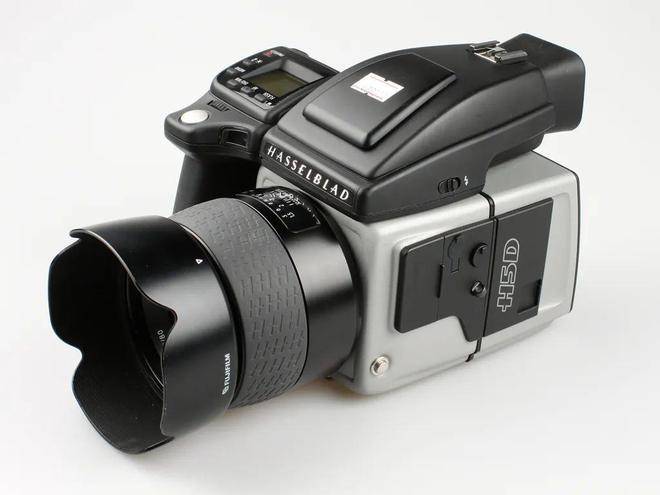 推出了哈苏h5d-40相机2012年哈苏与国外相机品牌徕卡合作报纸,杂志和