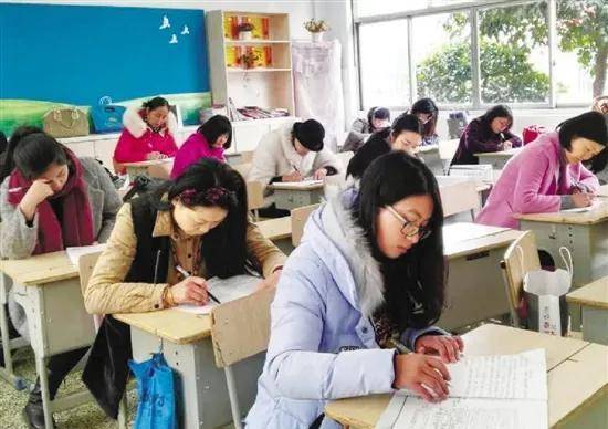 堪比高考！贵州40余万教师开学考试引热议！网友：考试有必要吗？