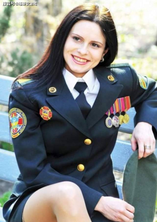 十个国家穿常服最美的女军人_女兵_气质_女性