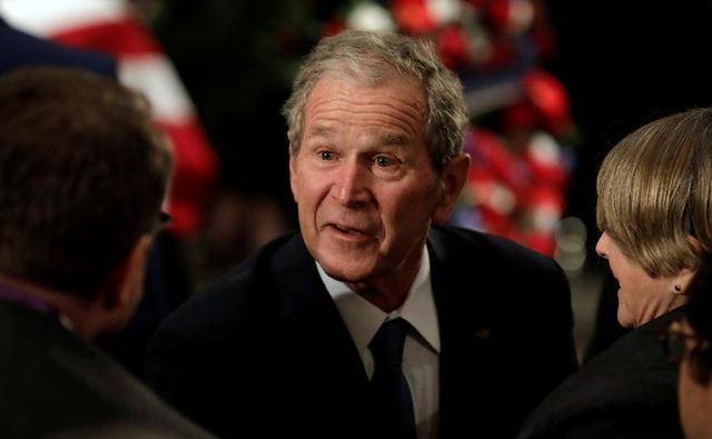 1977年小布什到奥尼尔家中吃烧烤,对劳拉一见钟情,44年互相成就_丈夫