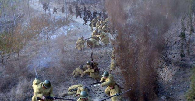 士兵在雷区踩到地雷后,如何逃生?真像电视剧脱个鞋子就可以了?