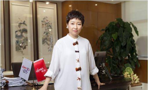 学国美老板娘和董明珠穿衣,优雅知性_身材_设计_上衣