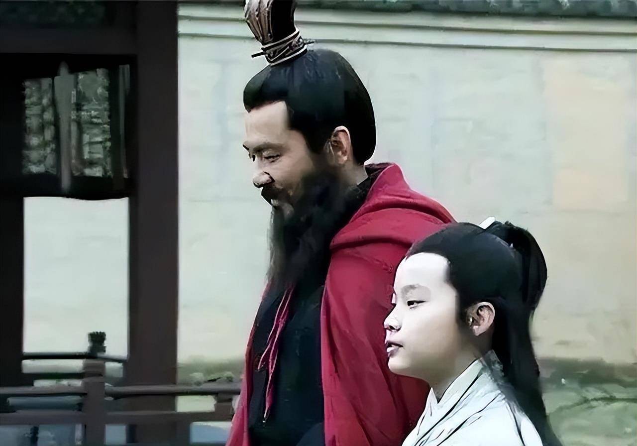 13岁的曹冲突然病逝,曹操伤心欲绝,将曹丕,曹植几_公鹿_儿子_带着