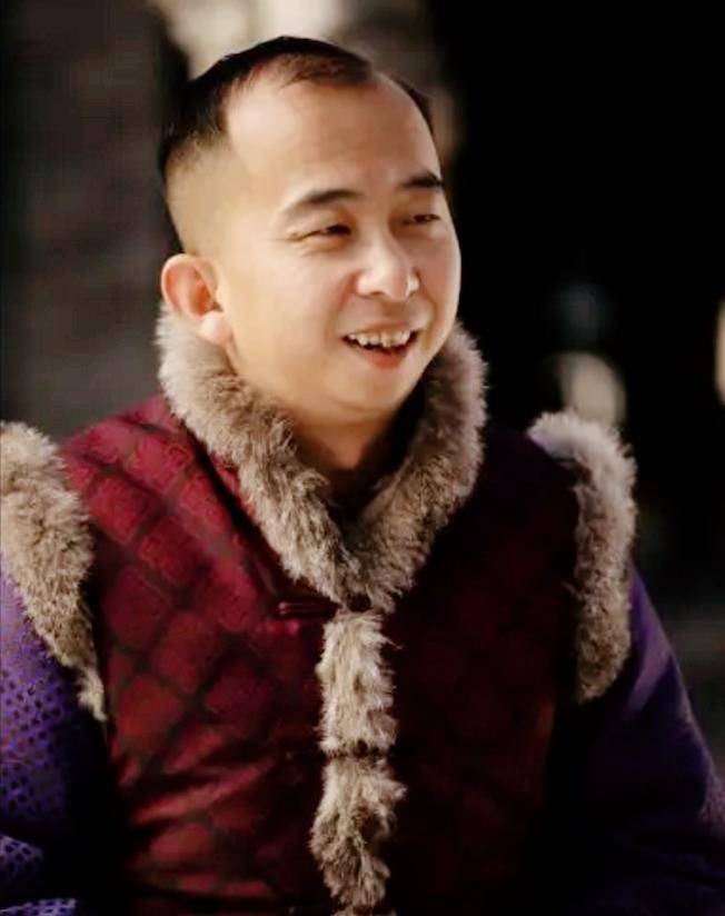 "最丑导演"巨兴茂,凭才华出圈,7年赚上亿身家,妻子很漂亮_郭靖宇_孩子