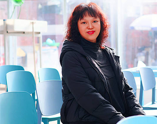 与谢素珍不同,3号家庭的护理员赵文芳则是在儿童村调整"护理员不允许