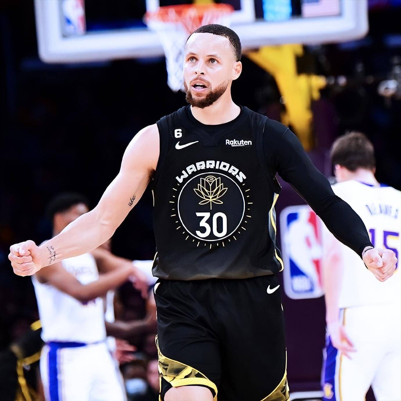 库里复出送大礼,湖人高歌猛进,季后赛席位指日可待_比赛_勇士_防守