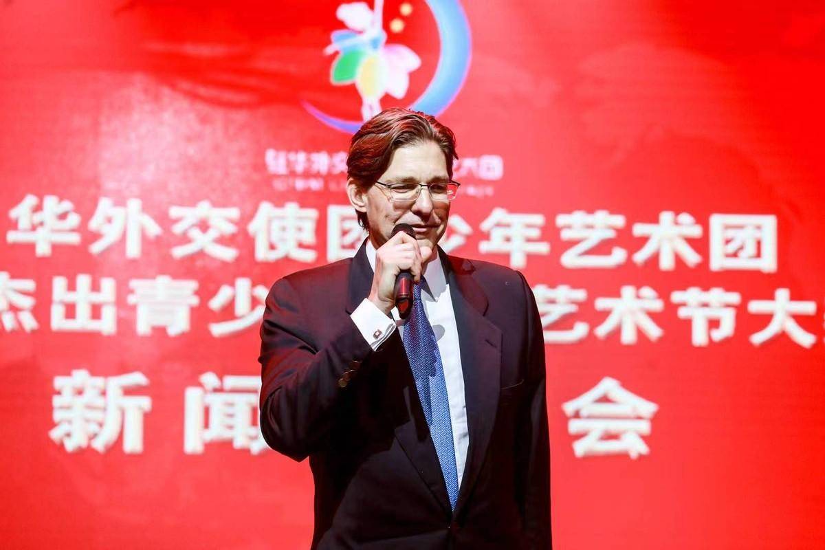 长驻华外交使团少年艺术团名誉团长 乔鲸先生出席本次发布会的领导有