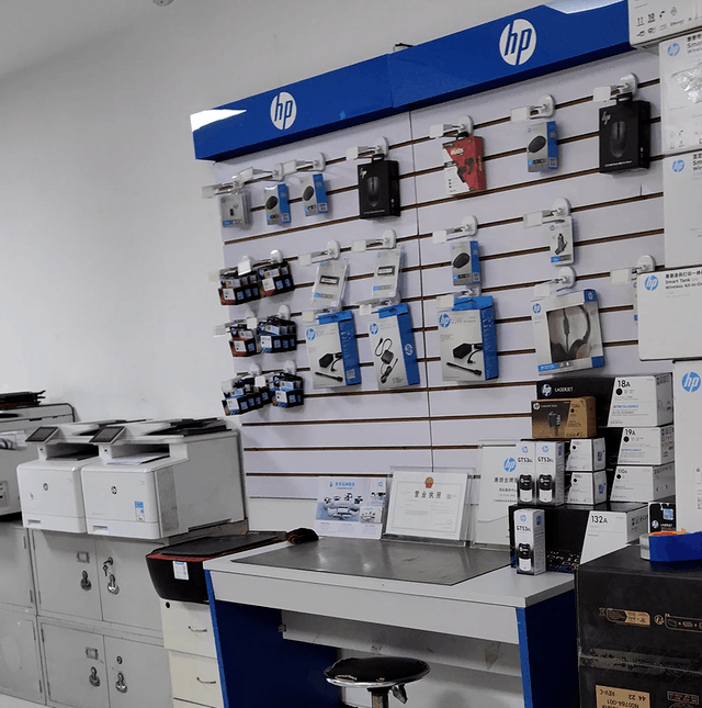 有"惠普有偿服务收费标准",比较醒目,与北京维修点一致惠普cq45拆机