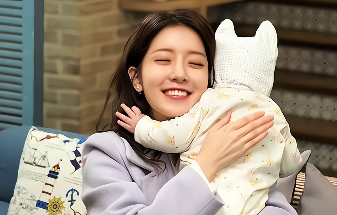 65岁退休金5千,住女儿家捡垃圾,女儿怒斥:你儿子不是小孩子了_张慧