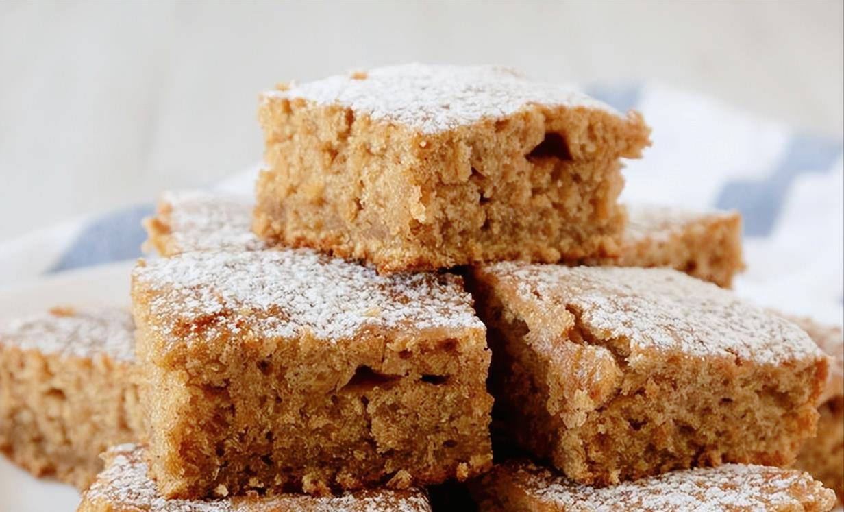 (酥酪糕—图源网络)酥酪糕作为藏族特色糕点,很得同行朋友的喜爱.