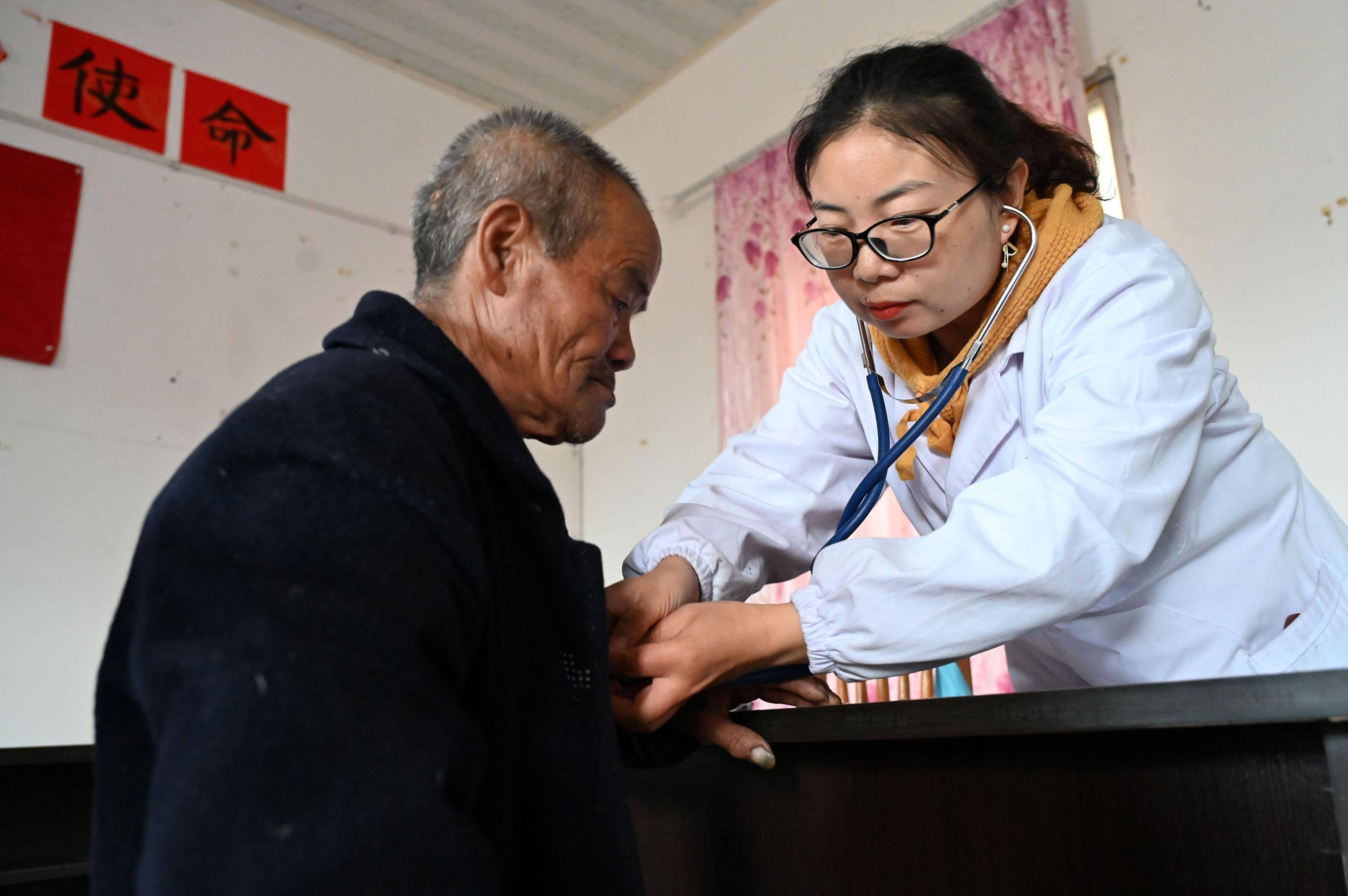 据悉,为守护好该镇村民的身体健康,不断提升农村老年人的幸福感和获得