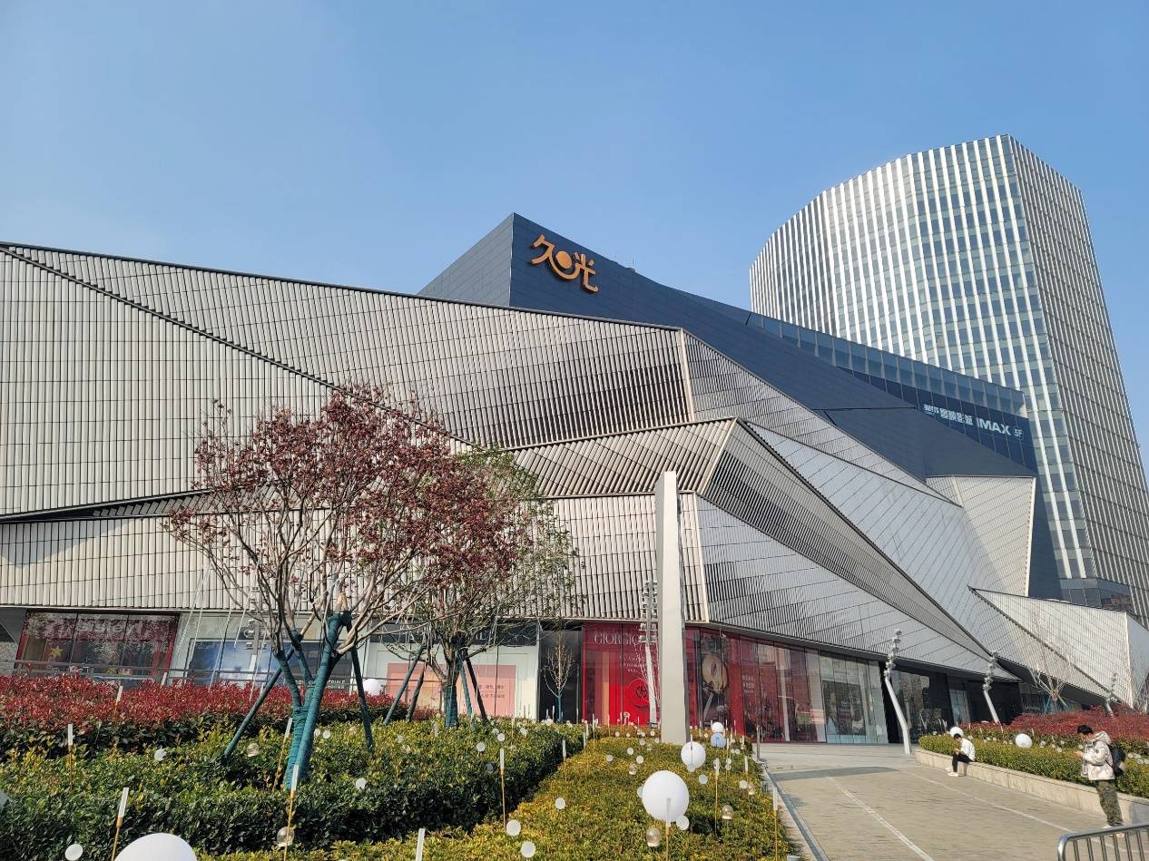 alienware外星人在上海静安区大宁地区久光中心百货的四楼开了一家线