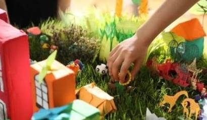 幼儿园布置奇葩亲子作业逼死父亲，孩子作业完成了，但却没了爸爸